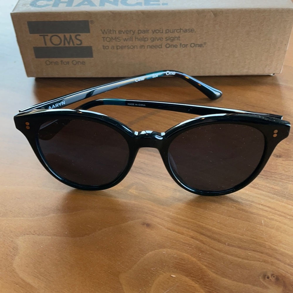TOMS Black Aaryn Sunglass